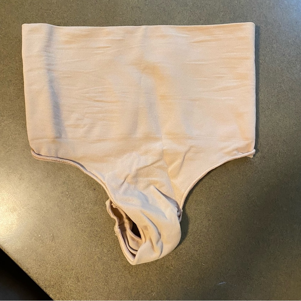 SKIMS Core Control Solutionwear - Picture 3 of 3